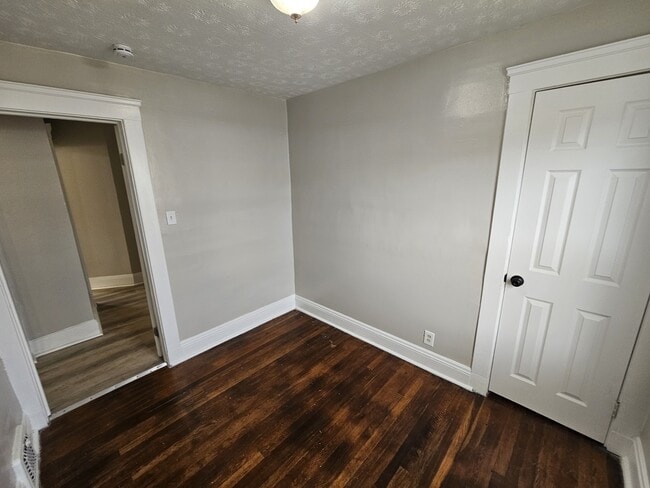 Building Photo - 4916 E 85th St