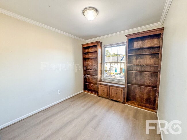 Building Photo - 2700 Thackery Rd