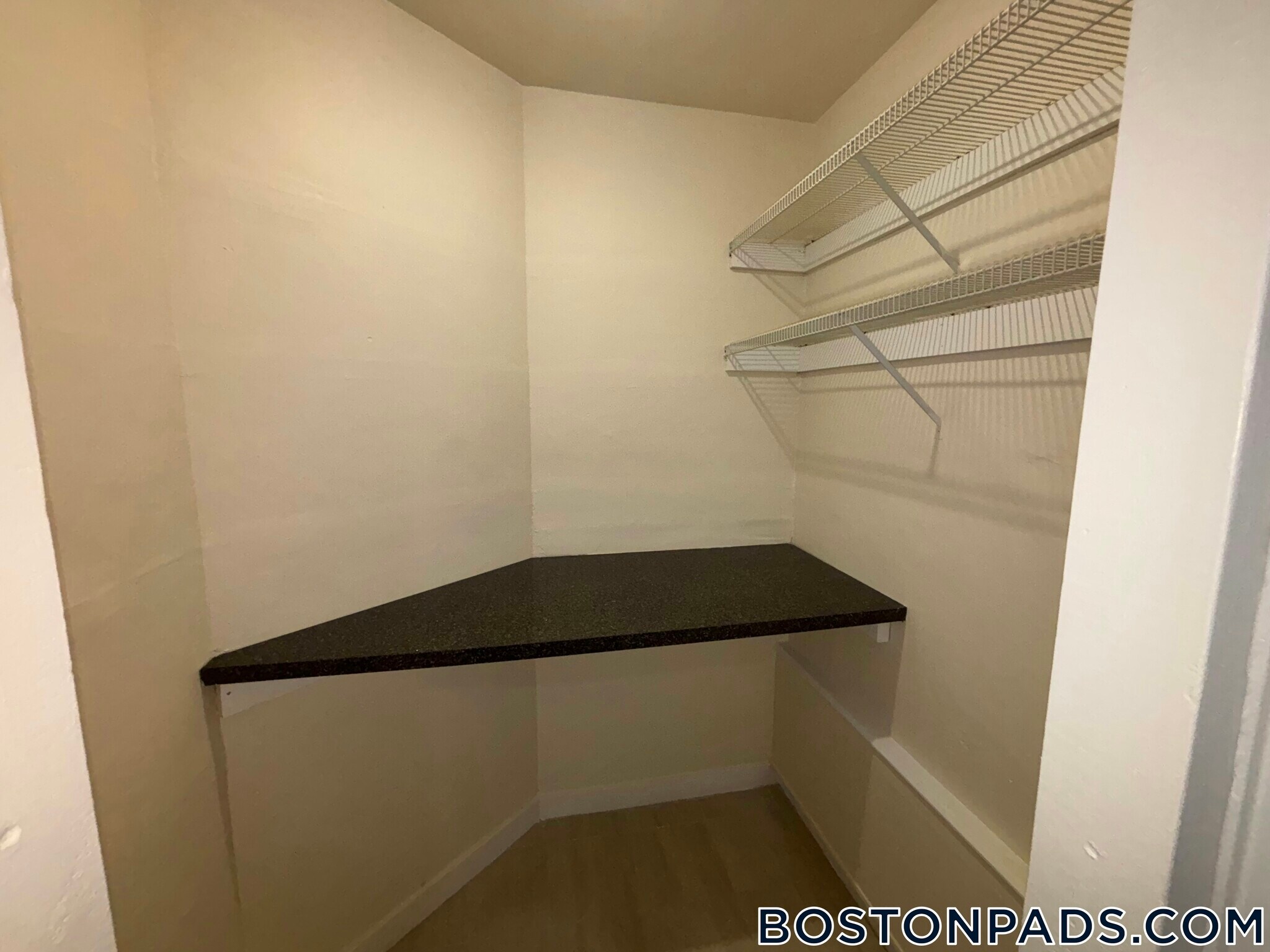 Building Photo - 518 Cambridge St