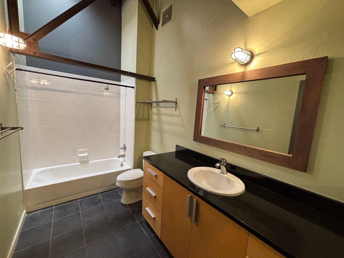 Building Photo - 1001 E 17th St