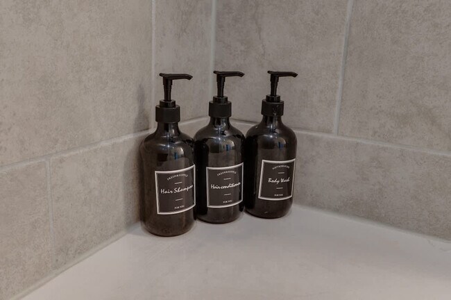 Building Photo - 3920 Oakdale Rd