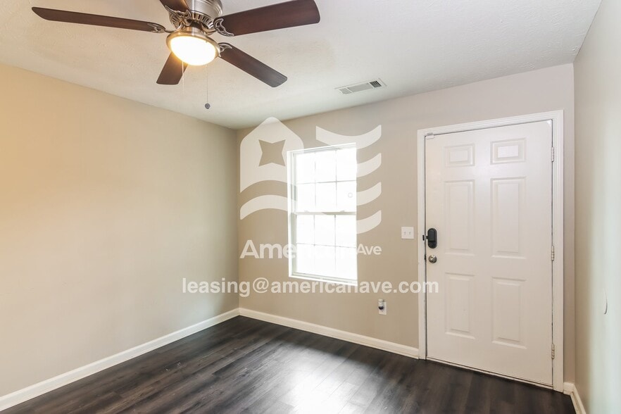 Building Photo - 1544 Holland Ave