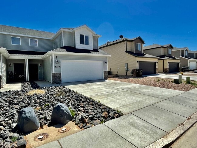 Building Photo - Adorable 3-Bedroom Townhome with 2-Car Garage in Cedar City