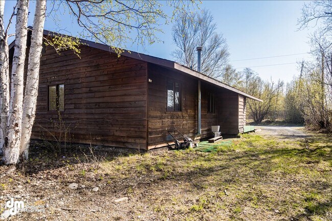 Building Photo - 876 N Wesglenn Cir