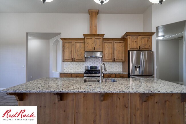 Building Photo - Pet-Friendly 3 Bedroom Home In A Great Neighborhood