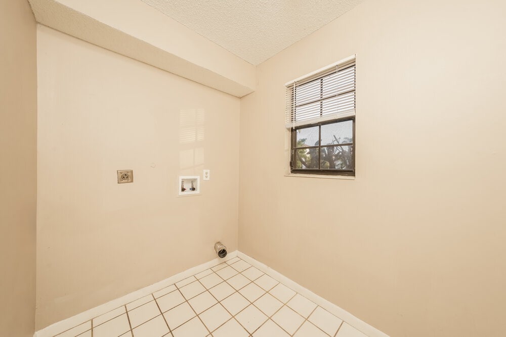 Building Photo - 1725 Shoreside Cir