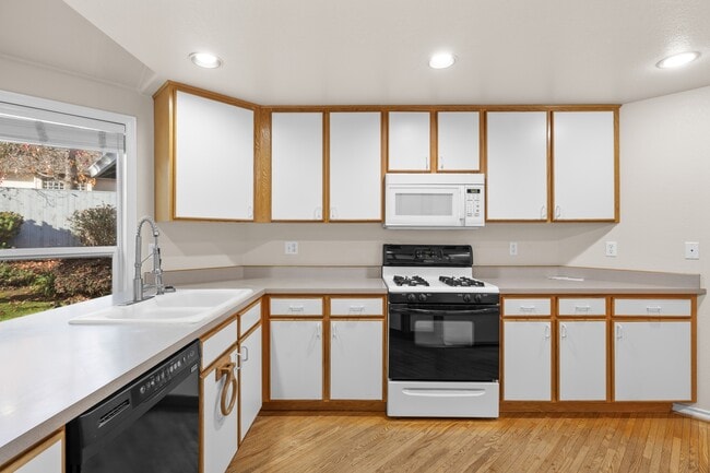 Building Photo - 1137 Riverrock Way