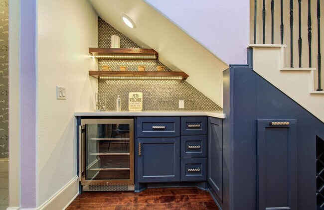 Building Photo - 1204 E 29th St