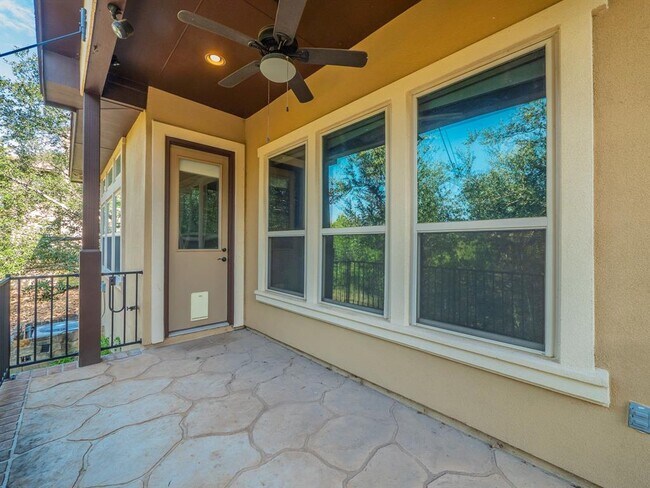 Building Photo - 826 San Remo Blvd