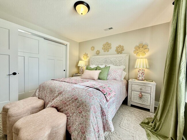 Building Photo - 5 Bed 3 Bath Home With Hot Tub In West Chester, OH