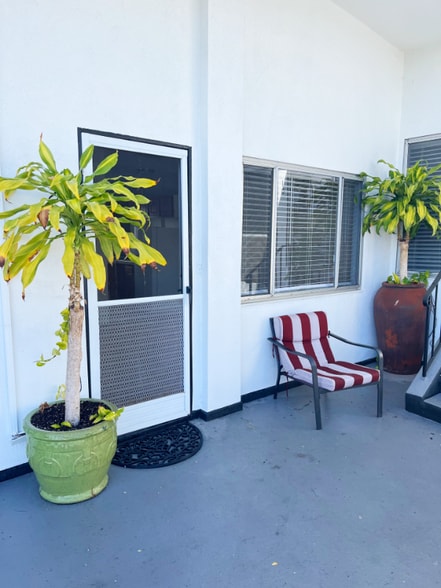 Building Photo - 250 Cliff Dr