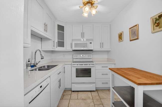 Building Photo - 3575 S Ocean Blvd