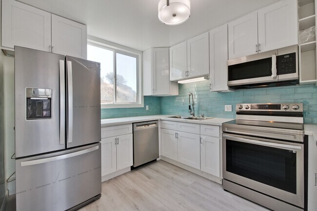 Building Photo - 289 Bridgeview Dr