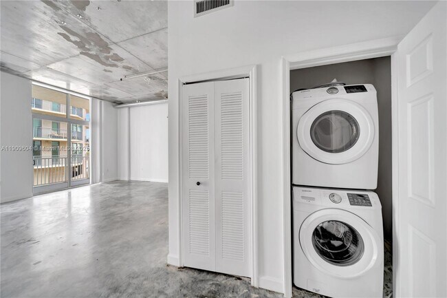 Building Photo - 2100 Van Buren St