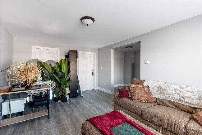 Building Photo - 1225 Hertel Ave
