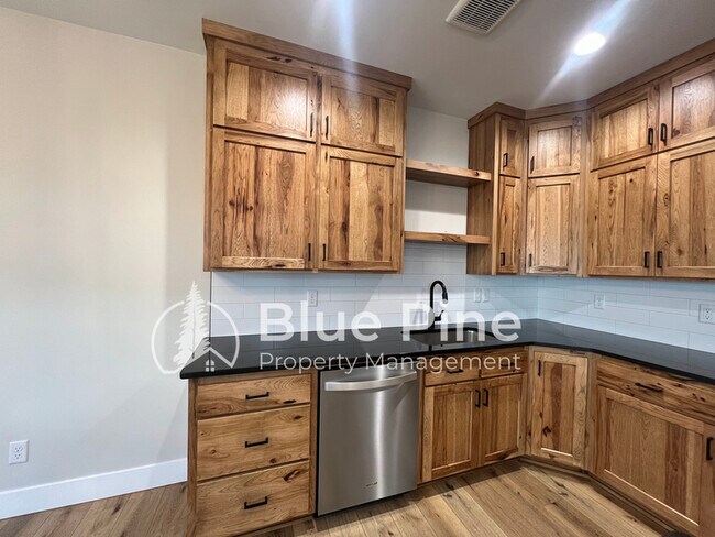 Building Photo - 1104 Cypress Loop