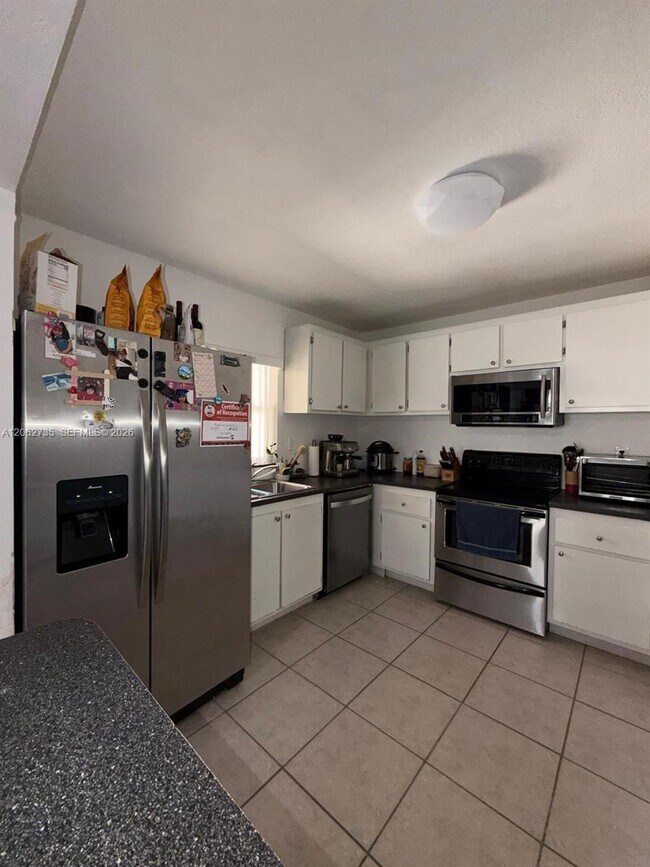 Building Photo - 12193 Royal Palm Blvd