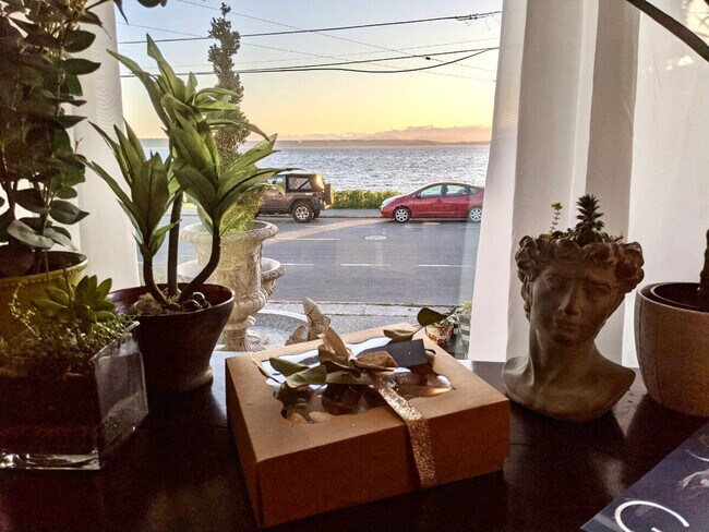 Building Photo - 4028 Beach Dr SW