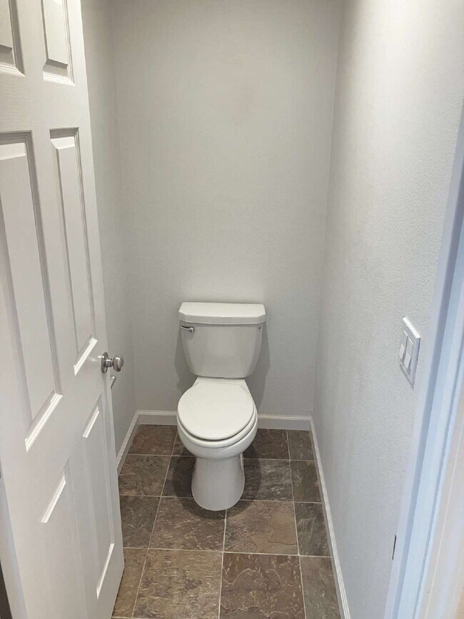 Building Photo - 1/2 off the first month's rent.  Move in R...