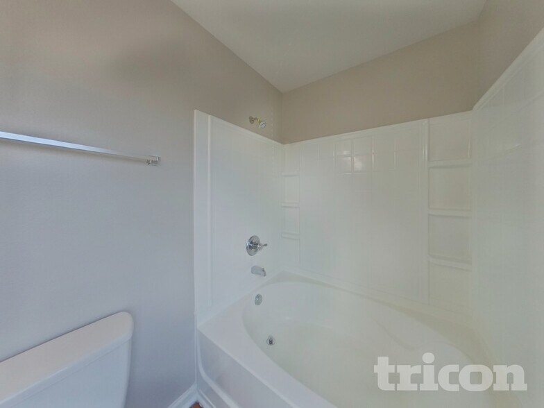 Building Photo - 484 Westmoreland Rd