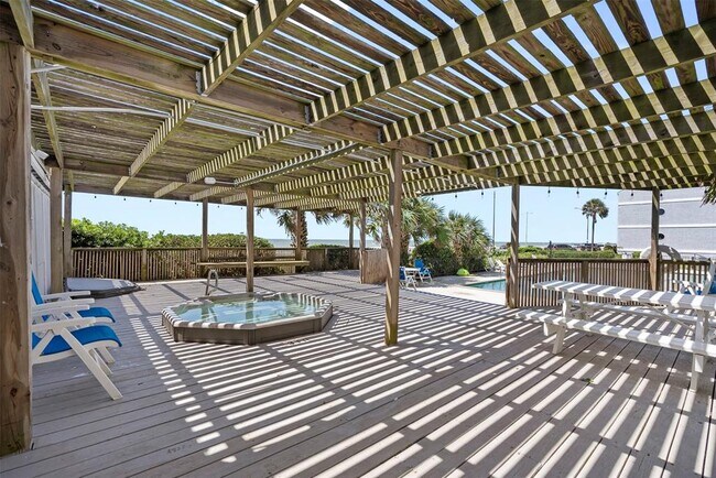 Building Photo - 7600 Seawall Blvd