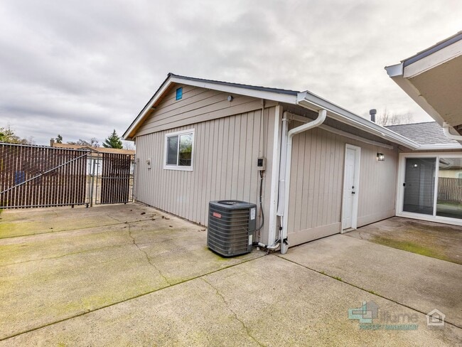 Building Photo - February Move-In Special: Charming 4-Bedroom Keizer Home Close to Everything