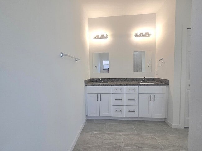 Building Photo - Brand new 4/2/2  House