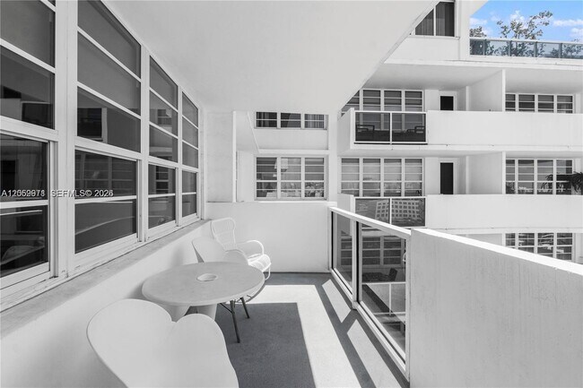 Building Photo - 100 Lincoln Rd