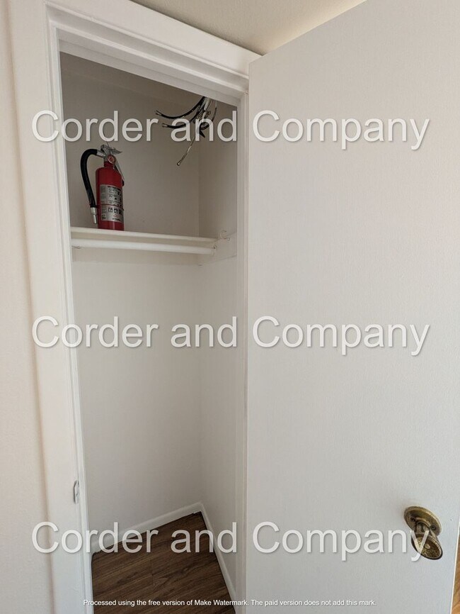 Building Photo - Charming town home 2Bedroom 2Bath Downstairs unit located in the Del Norte High School district.