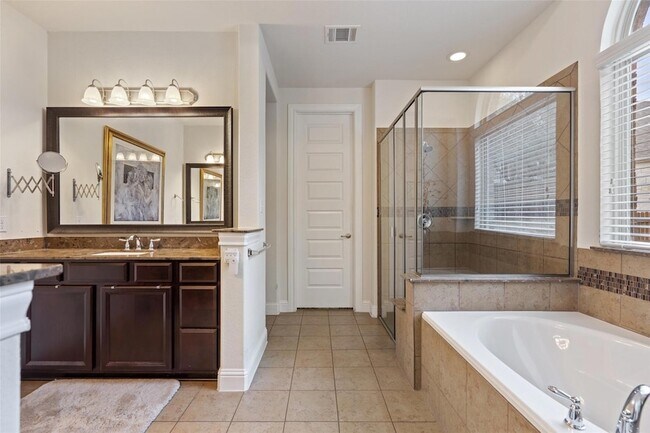 Building Photo - 8500 Echo Shore Cove