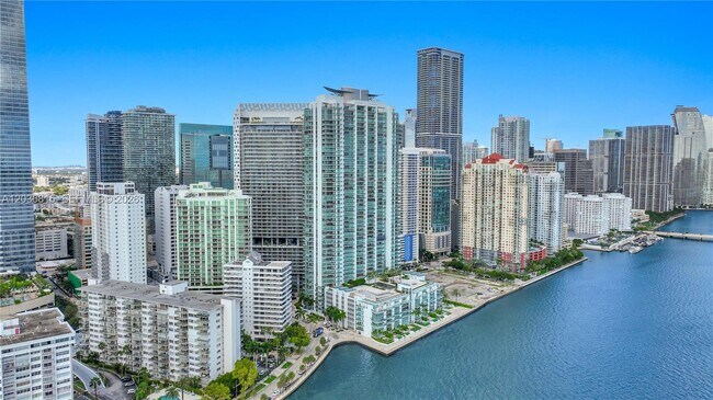 Building Photo - 1300 Brickell Bay Dr