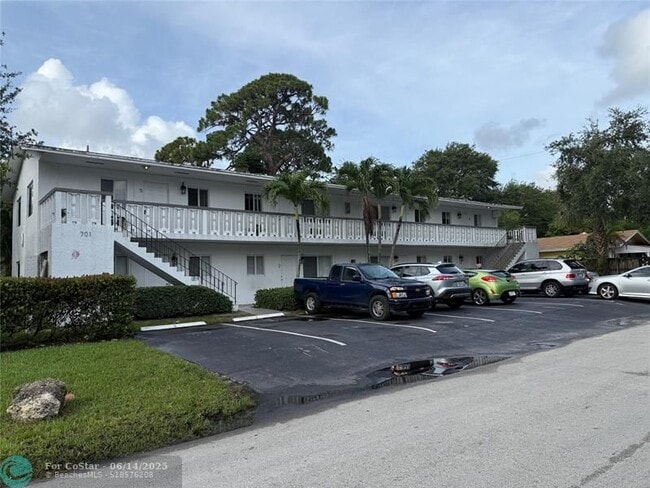 Building Photo - 701 SW 14th Ave