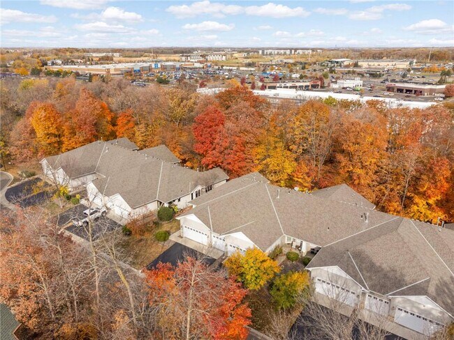 Building Photo - 9280 Blackoaks Ct N