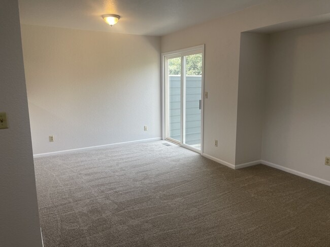 Building Photo - 1007 Cuerto Ln