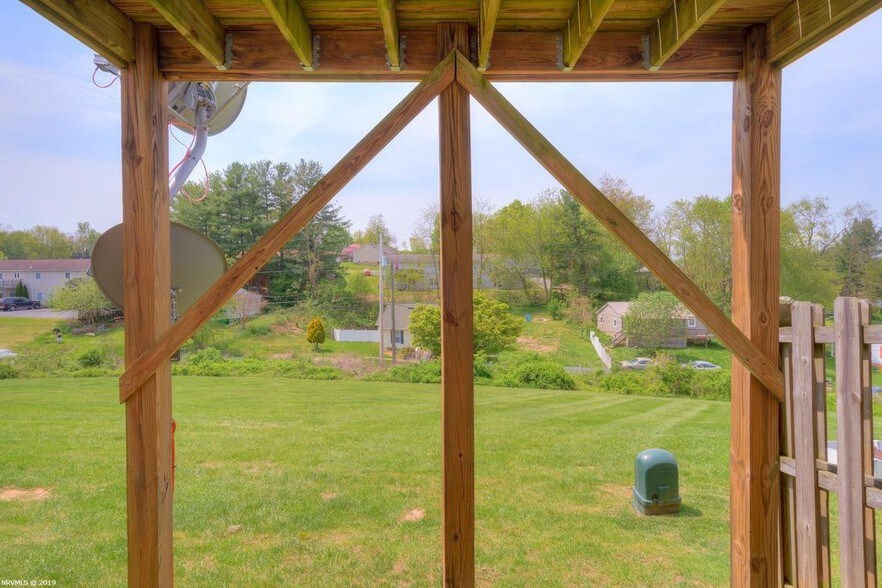 Quite - 145 Charleston Ln