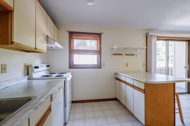 Building Photo - 38 Stonegate Ln