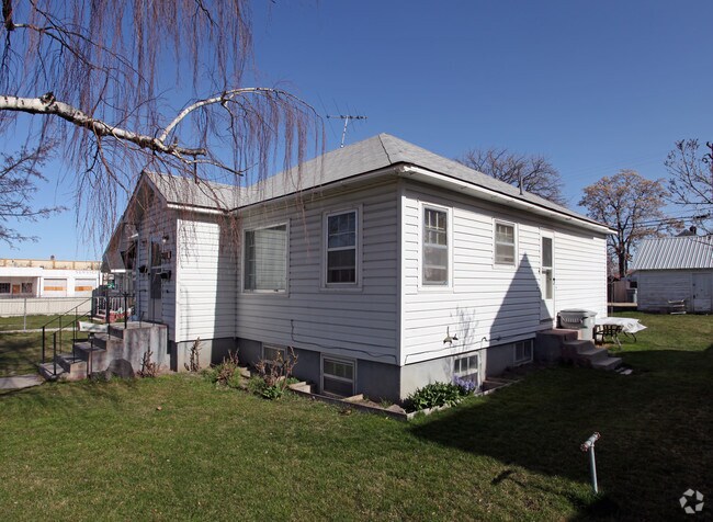 Primary Photo - 811 Albany St