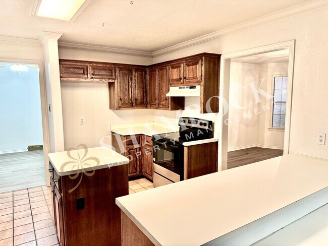 Building Photo - Spacious 3/2 in Lorena