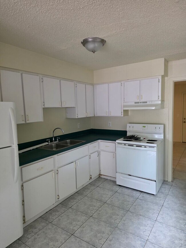 Building Photo - 5620 7th St Ct E