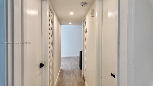 Building Photo - 840 NW 87th Ave