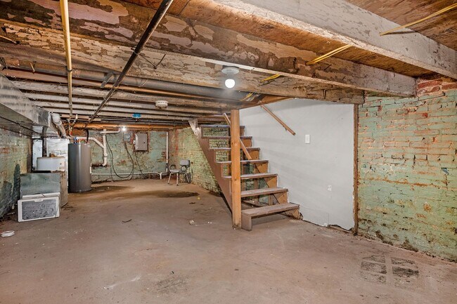 Building Photo - Two Bedroom Rental for Immediate Move In West Baltimore