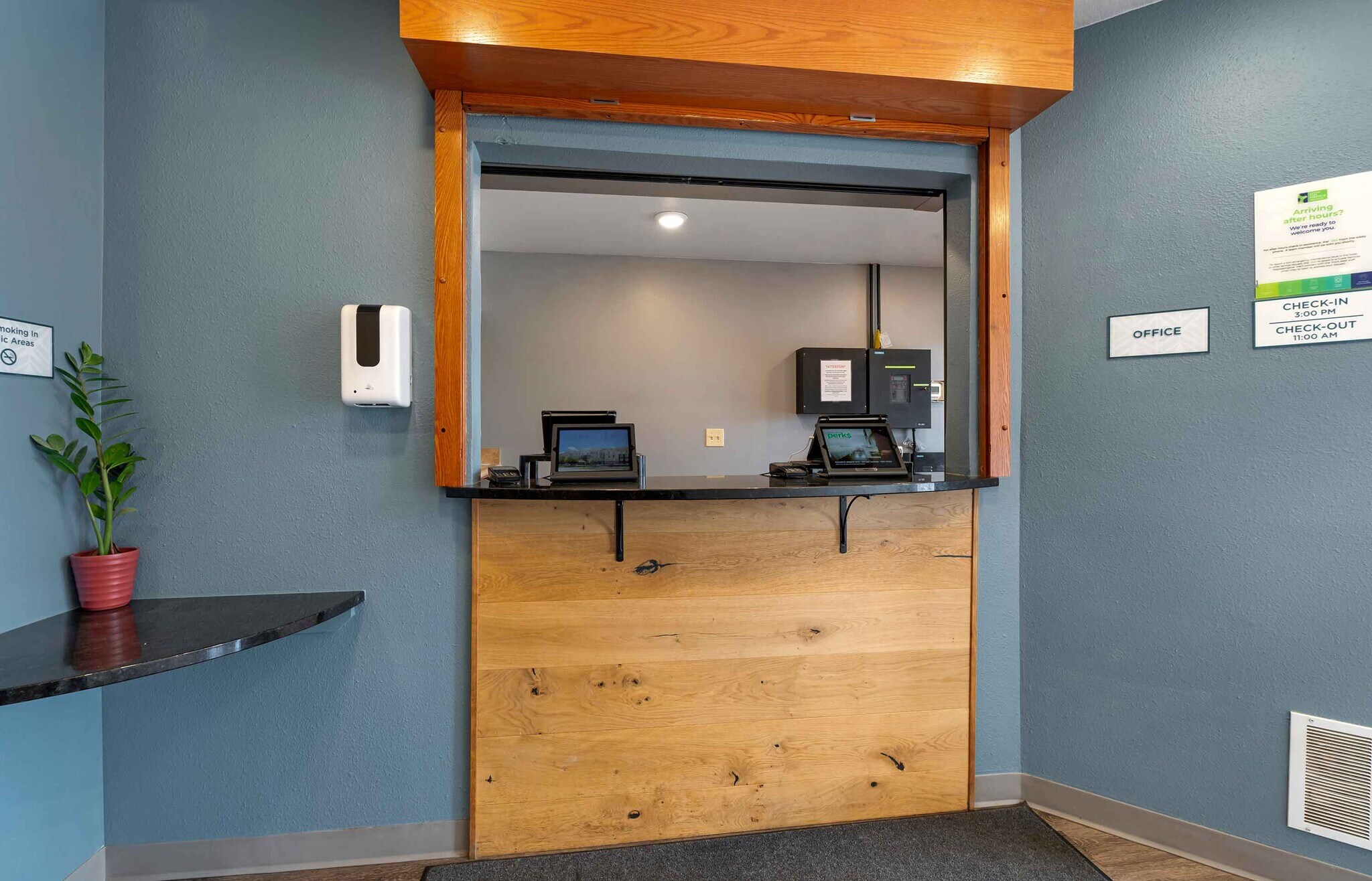 Building Photo - Furnished Studio-Cincinnati - Sharonville