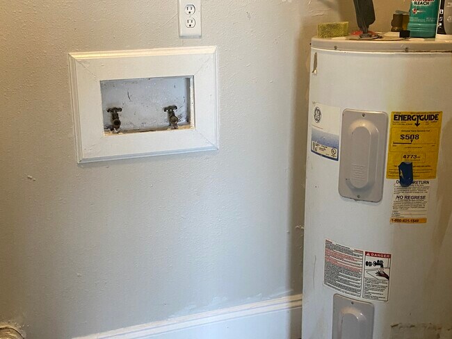 Building Photo - 1015 Kurze Ave