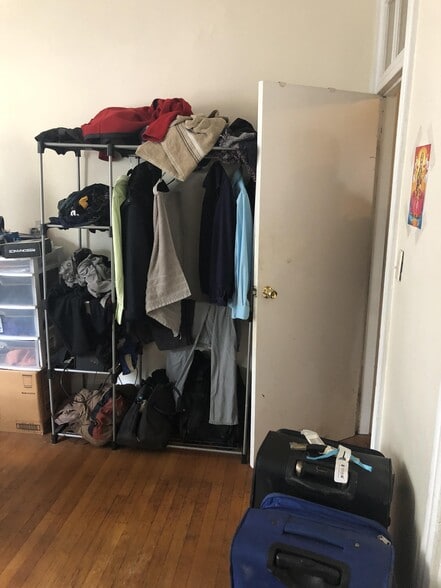 Building Photo - 121 Hillside St