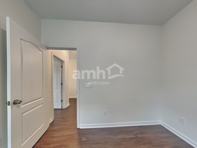 Building Photo - 137 Caledonia Dr