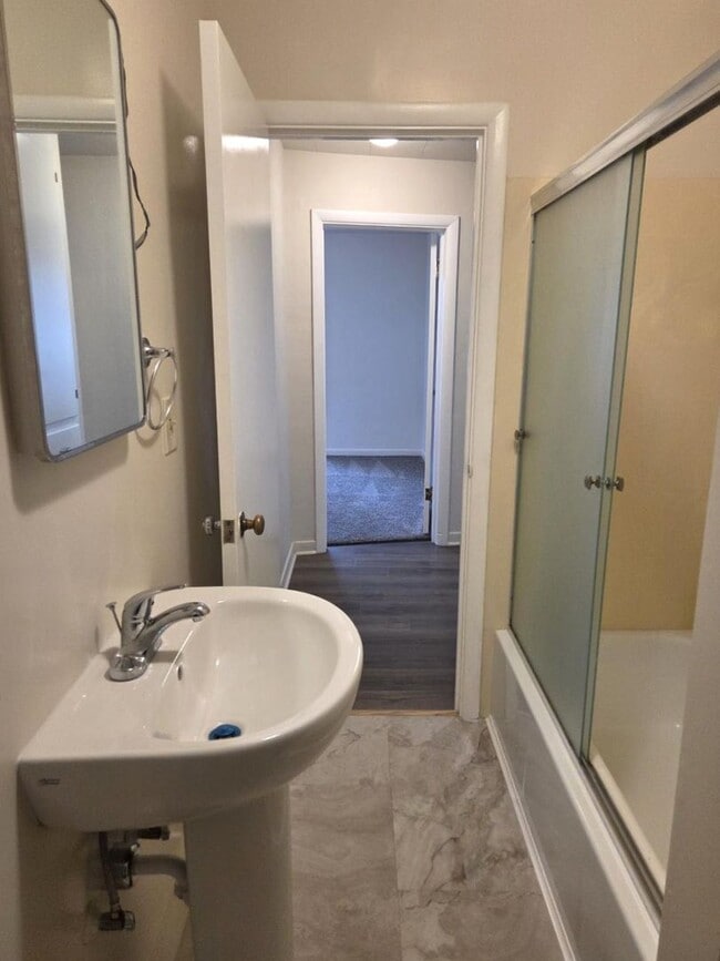 Building Photo - Charming three bedroom/one bath Medford Home | Available Now!