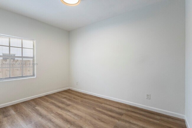 Building Photo - 3628 Thomas Ave