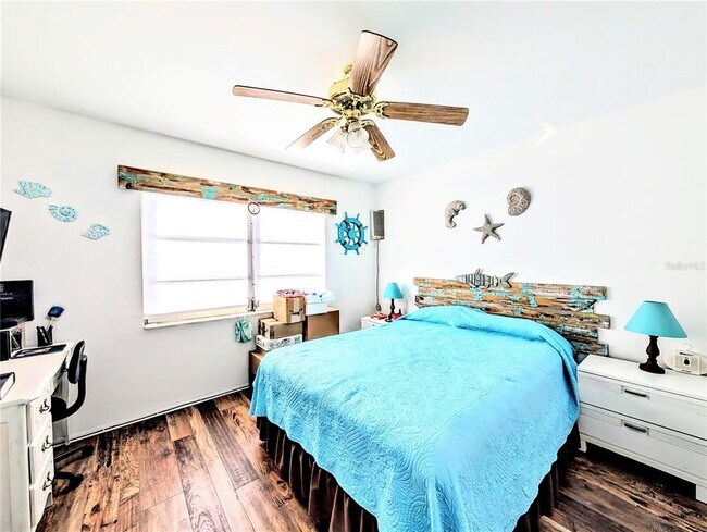 Building Photo - 2328 Canal Dr