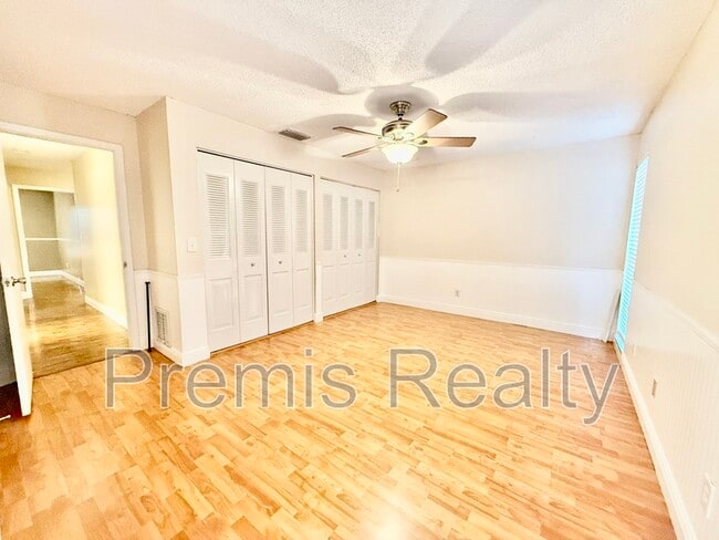 Building Photo - 2381 Timbercrest Cir W