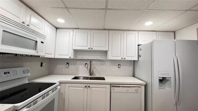 Building Photo - 984 W 40th St